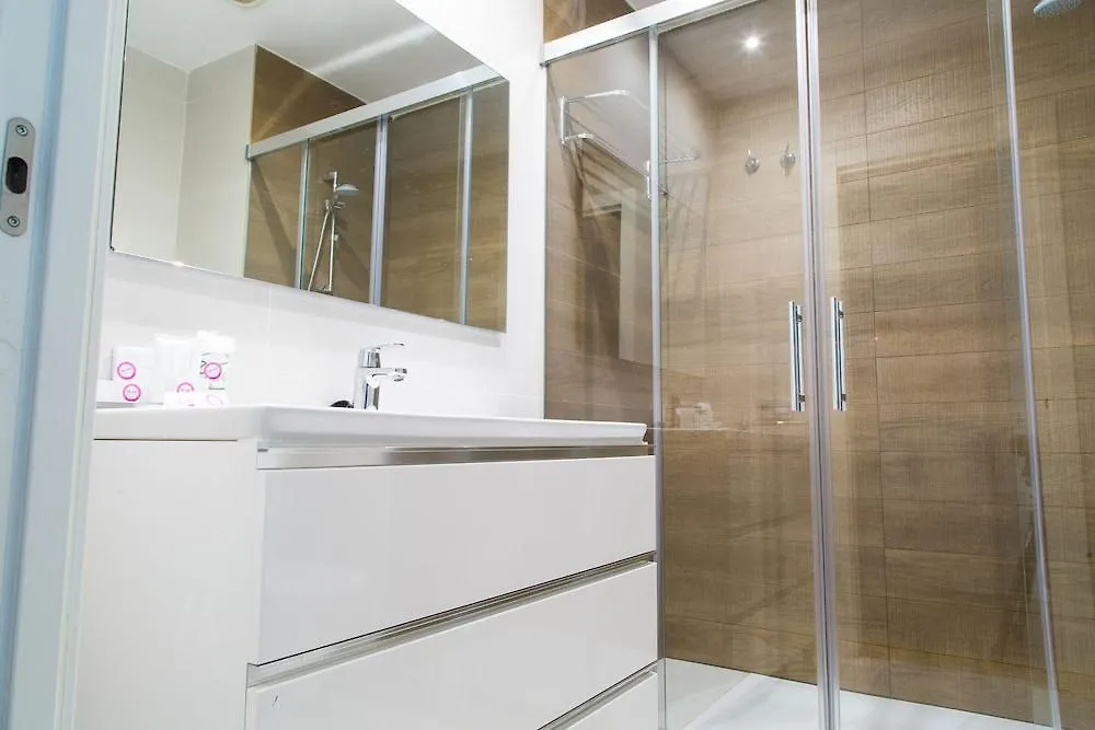 Apartmentos Pompidou Μάλαγα